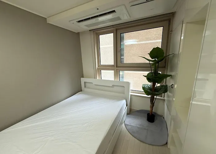 Gangnam Sinnonhyeon #2810 Apartment